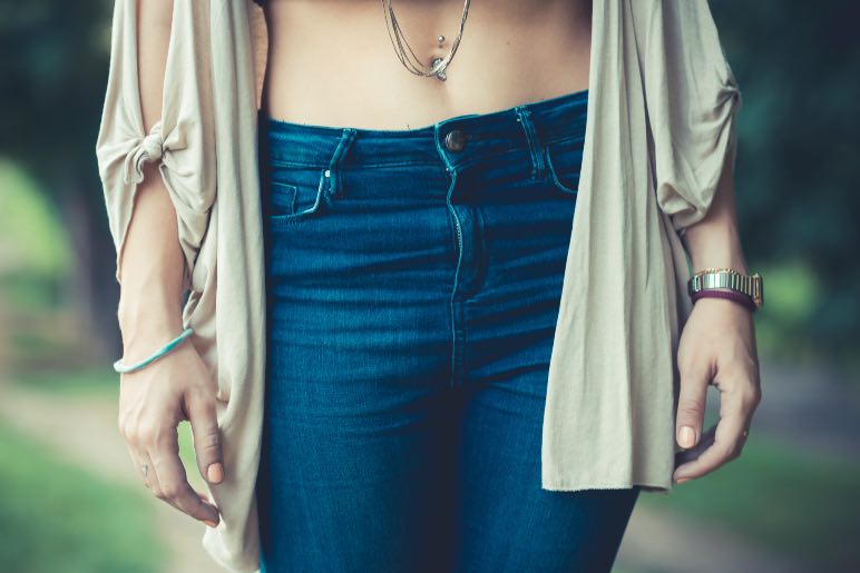 Cómo curar un piercing de ombligo infectado en 5 pasos - Apréndete 5 pasos para curar un piercing de ombligo infectado - Apréndete